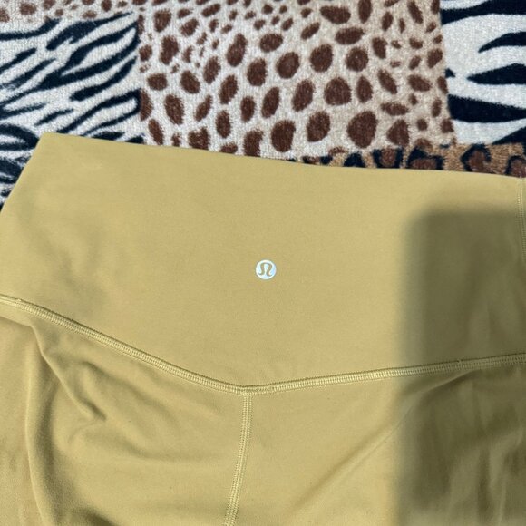 Lululemon High-Waisted Green Leggings Size 8 Stretchy & Comfortable Activewear - Picture 4 of 10